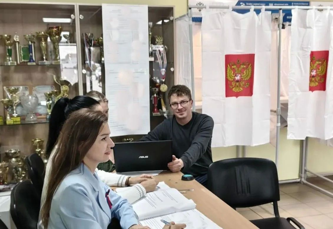 Голосуют ветераны СВО.. Одними из первых проголосовали на выборах деутатов Государственной Думы ветераны СВО Дмитрий Фаронов, Сергей Зайцев, Виталий Коленков Голосуют ветераны СВО.. Одними из первых проголосовали на выборах деутатов Государственной Думы ветераны СВО Дмитрий Фаронов, Сергей Зайцев, Виталий Коленков