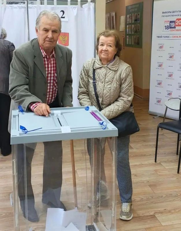Посмотрите, какие замечательные избиратели приходят на наши участки! Посмотрите, какие замечательные избиратели приходят на наши участки!