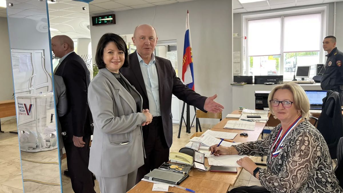 Вместе с Анатолием Анниным проверили избирательные участки в Вязниках Вместе с Анатолием Анниным проверили избирательные участки в Вязниках