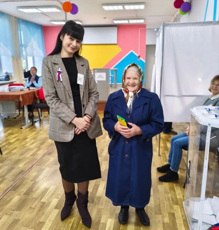 Посмотрите, какие замечательные избиратели приходят на наши участки! Посмотрите, какие замечательные избиратели приходят на наши участки!