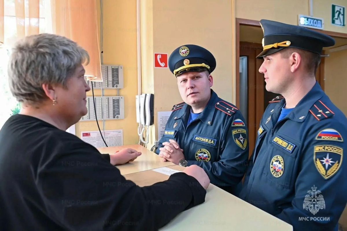 Сотрудники МЧС России участвуют в обеспечении безопасности участков во время выборов Сотрудники МЧС России участвуют в обеспечении безопасности участков во время выборов