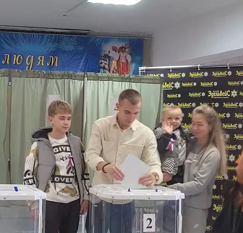 Помню, как дедушка всегда говорил: «Даже если кажется, что от тебя ничего не зависит, твой долг — пойти и сделать выбор Помню, как дедушка всегда говорил: «Даже если кажется, что от тебя ничего не зависит, твой долг — пойти и сделать выбор