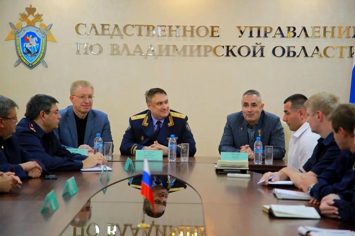 В следственном управлении состоялась встреча с космонавтом и участником СВО, Героем России Е.И. Тарелкиным В следственном управлении состоялась встреча с космонавтом и участником СВО, Героем России Е.И. Тарелкиным