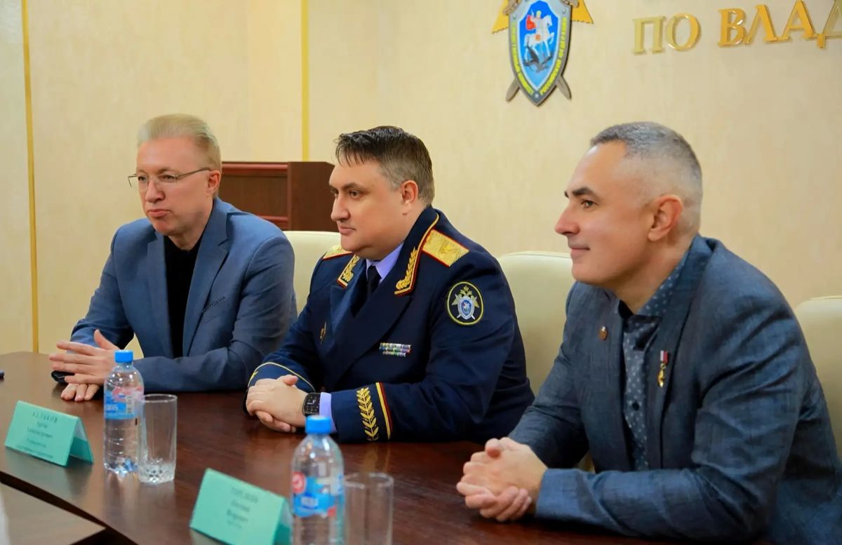 В следственном управлении состоялась встреча с космонавтом и участником СВО, Героем России Е.И. Тарелкиным В следственном управлении состоялась встреча с космонавтом и участником СВО, Героем России Е.И. Тарелкиным