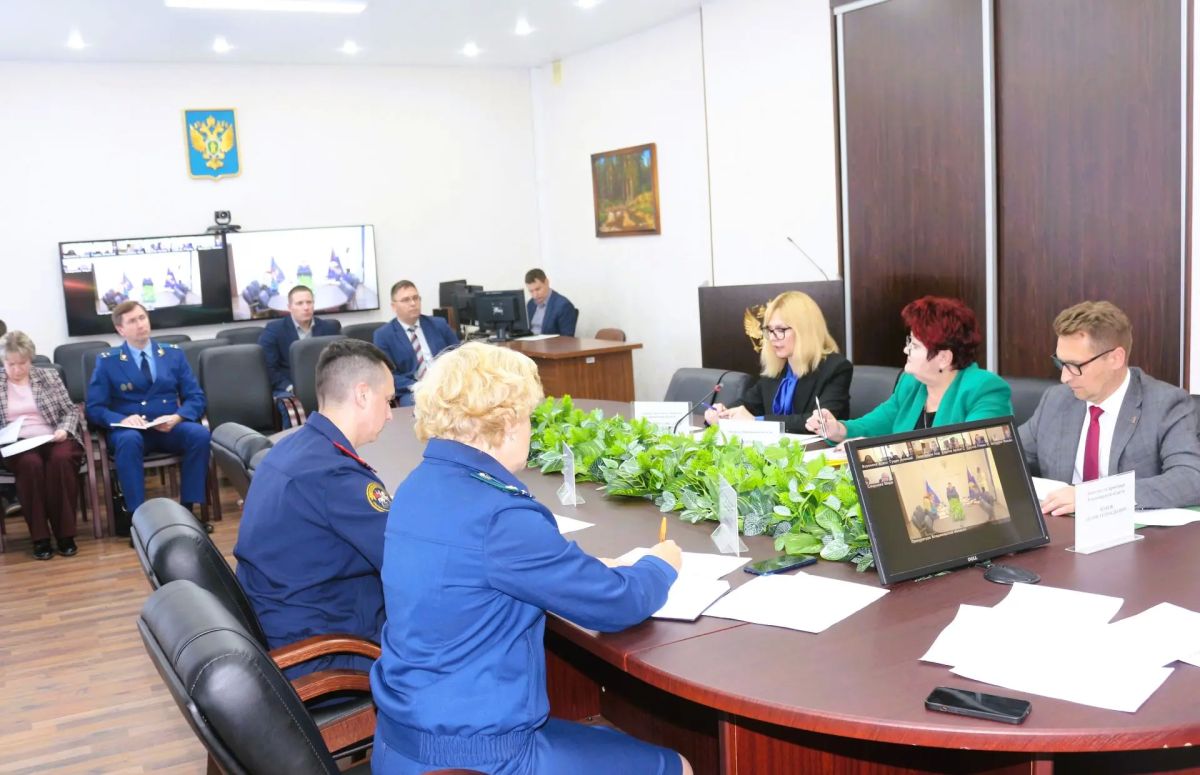 В прокуратуре региона проведено заседание межведомственной рабочей группы по вопросам защиты прав детей, профилактики правонарушений несовершеннолетних В прокуратуре региона проведено заседание межведомственной рабочей группы по вопросам защиты прав детей, профилактики правонарушений несовершеннолетних