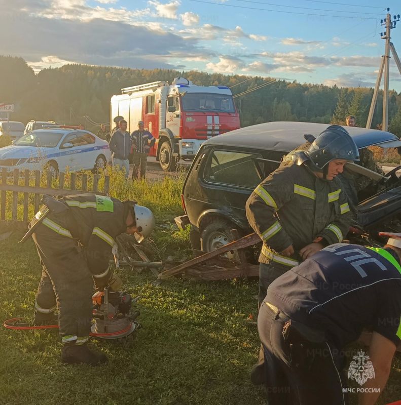 Сотрудники МЧС деблокировали пострадавшего в ДТП в Кольчугинском округе Сотрудники МЧС деблокировали пострадавшего в ДТП в Кольчугинском округе