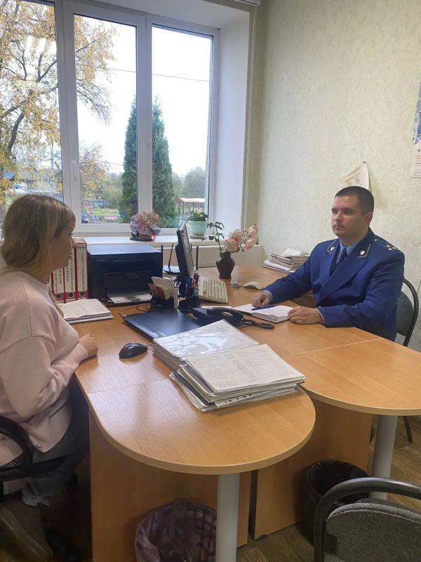 Кольчугинский межрайонный прокурор Михаил Кузнецов провел личный прием граждан в поселке Раздолье Кольчугинский межрайонный прокурор Михаил Кузнецов провел личный прием граждан в поселке Раздолье