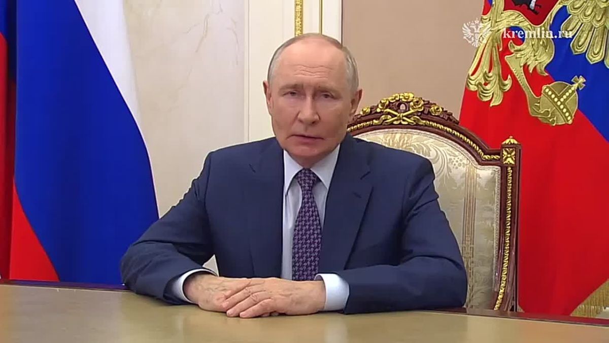 Президент страны Владимир Путин поздравил учителей с профессиональным праздником