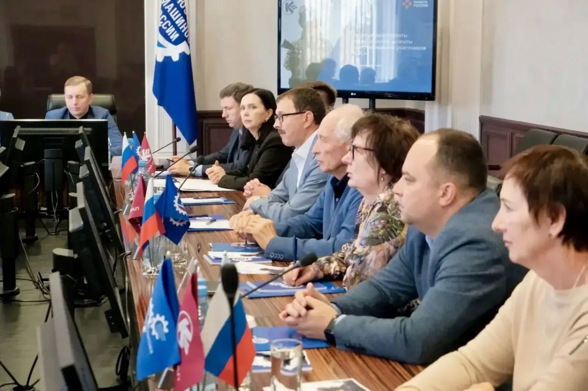 В Коврове прошёл круглый стол о трудоустройстве ветеранов СВО В Коврове прошёл круглый стол о трудоустройстве ветеранов СВО
