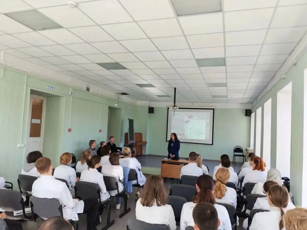 В Александрове помощник городского прокурора Анастасия Ульяновская рассказала студентам, как не стать жертвами мошенников