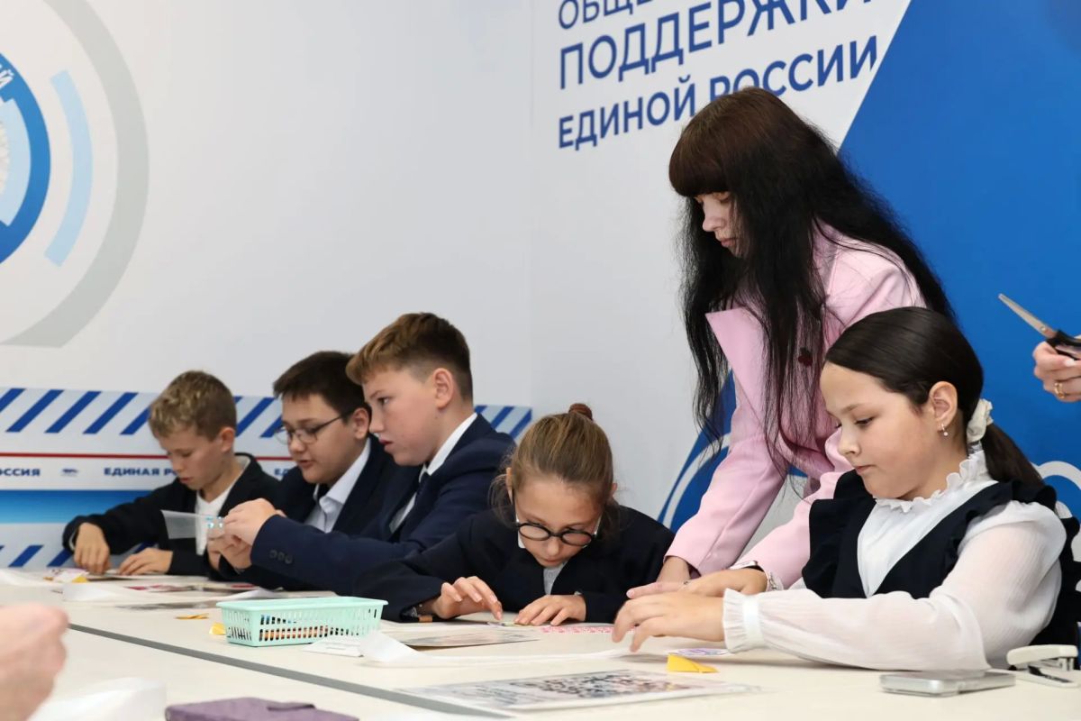 Александр Авдеев: В Александрове посетил штаб общественной поддержки «Единой России» Александр Авдеев: В Александрове посетил штаб общественной поддержки «Единой России»