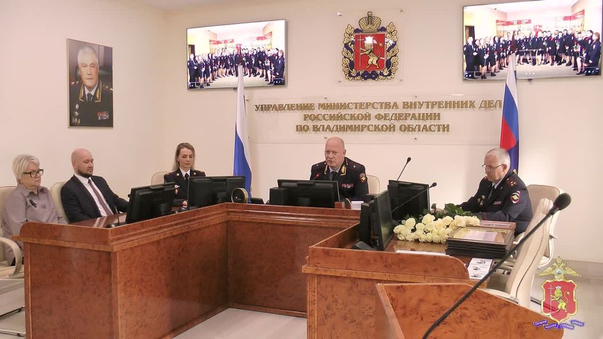Поздравления с профессиональным праздником принимают сотрудники службы дознания УМВД России по Владимирской области