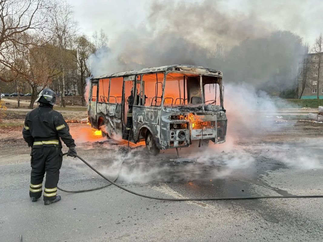 На бульваре Иванова сгорел ПАЗик
