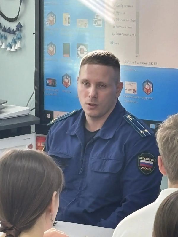 Прокурор Юрьев-Польского района Сергей Лаврентьев рассказал школьникам об ответственности несовершеннолетних
