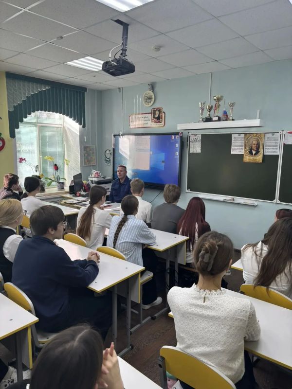 Прокурор Юрьев-Польского района Сергей Лаврентьев рассказал школьникам об ответственности несовершеннолетних Прокурор Юрьев-Польского района Сергей Лаврентьев рассказал школьникам об ответственности несовершеннолетних