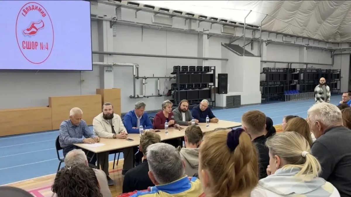 Представители администрации Владимира встретились с родителями юных легкоатлетов по поводу графика занятий с ФОКе Представители администрации Владимира встретились с родителями юных легкоатлетов по поводу графика занятий с ФОКе