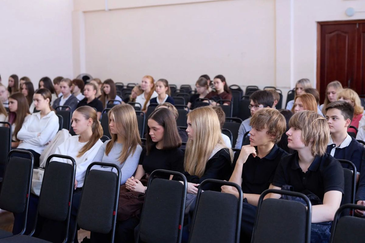 В гимназии №3 города Владимира состоялось очередное занятие регионального проекта Законодательного Собрания Владимирской области «СВОи на уроке» В гимназии №3 города Владимира состоялось очередное занятие регионального проекта Законодательного Собрания Владимирской области «СВОи на уроке»