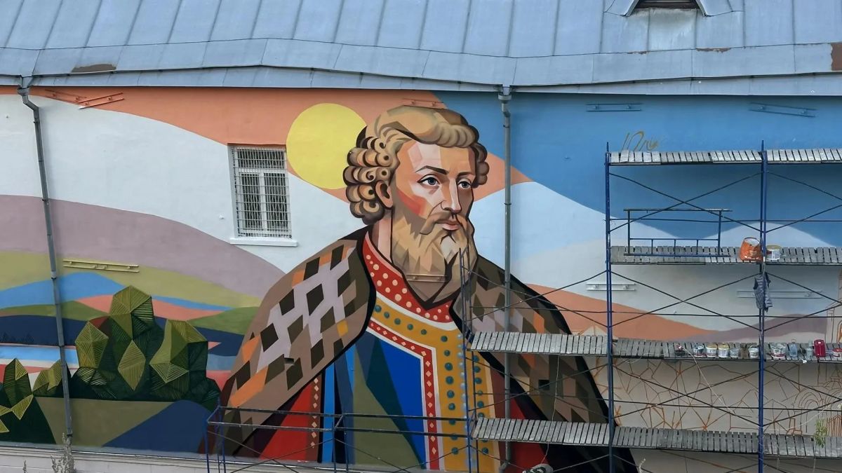 Половина мурала на Урицкого уже готова Половина мурала на Урицкого уже готова