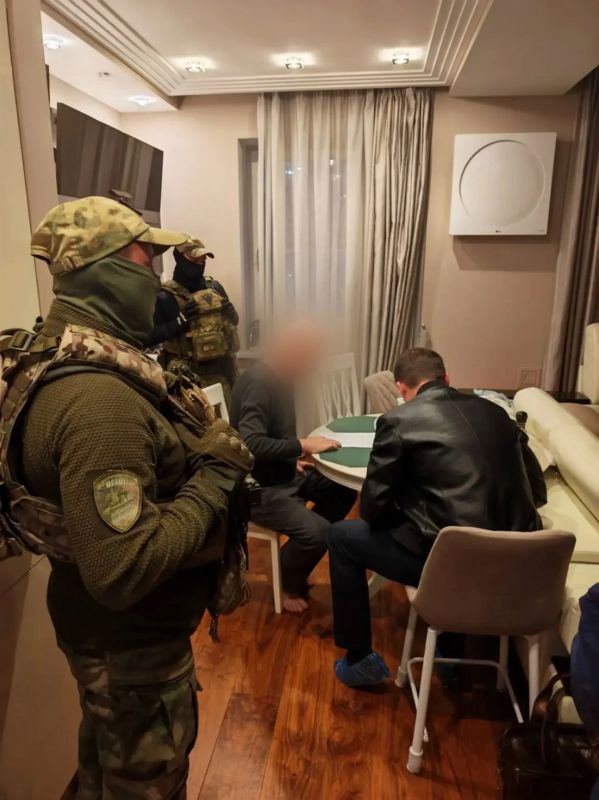Видеокомментарий старшего помощника руководителя следственного управления СКР по Владимирской области Евгении Гориной по уголовному делу по обвинению бывшего генерального директора ГУП "ДСУ-3" в получении взятки в особо... Видеокомментарий старшего помощника руководителя следственного управления СКР по Владимирской области Евгении Гориной по уголовному делу по обвинению бывшего генерального директора ГУП "ДСУ-3" в получении взятки в особо...