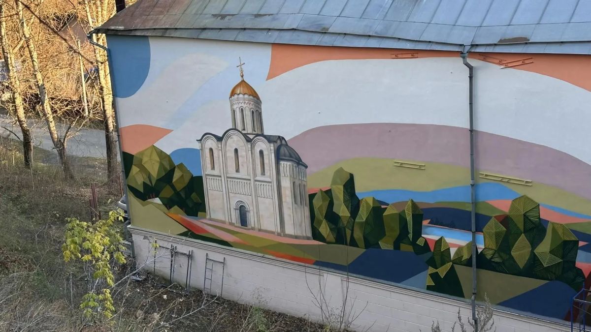 Половина мурала на Урицкого уже готова Половина мурала на Урицкого уже готова