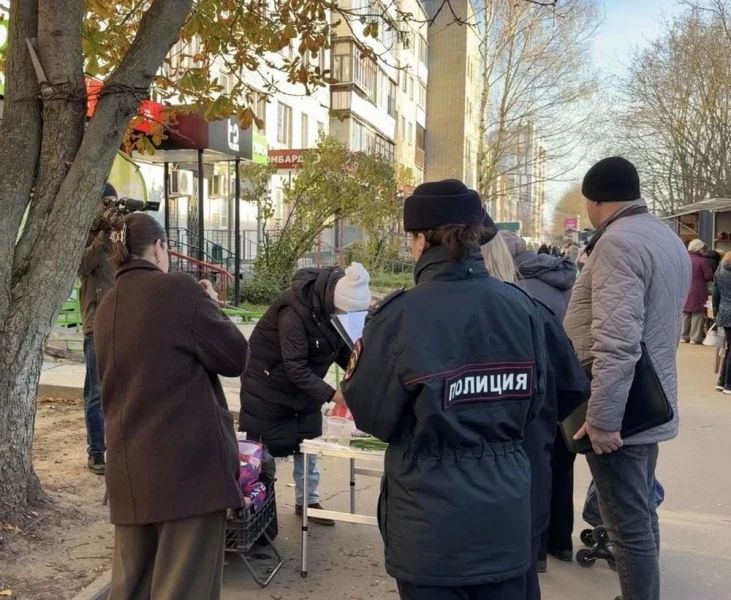 Владимирские полицейские и представители администрации провели рейдовые мероприятия по местам стихийной торговли Владимирские полицейские и представители администрации провели рейдовые мероприятия по местам стихийной торговли