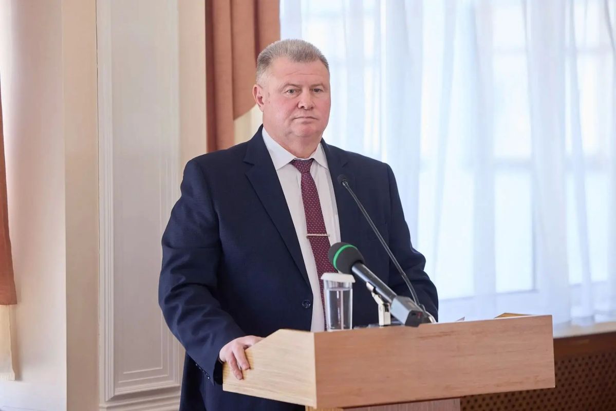С докладом перед депутатами Законодательного Собрания выступил министр транспорта и дорожного хозяйства Владимир Перцев С докладом перед депутатами Законодательного Собрания выступил министр транспорта и дорожного хозяйства Владимир Перцев