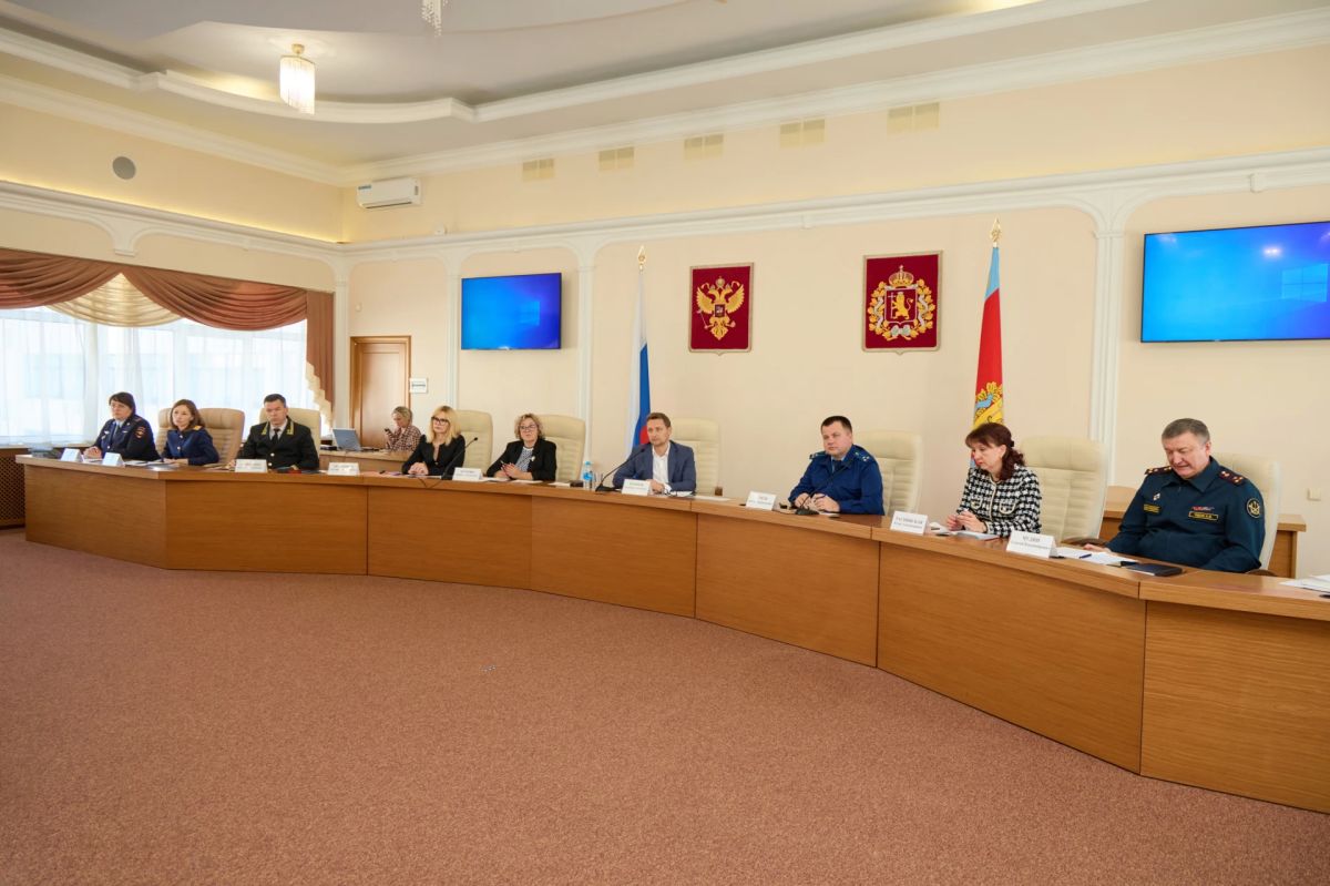 Представитель следственного управления принял участие в региональном совещании по вопросам профилактики преступлений несовершеннолетних Представитель следственного управления принял участие в региональном совещании по вопросам профилактики преступлений несовершеннолетних