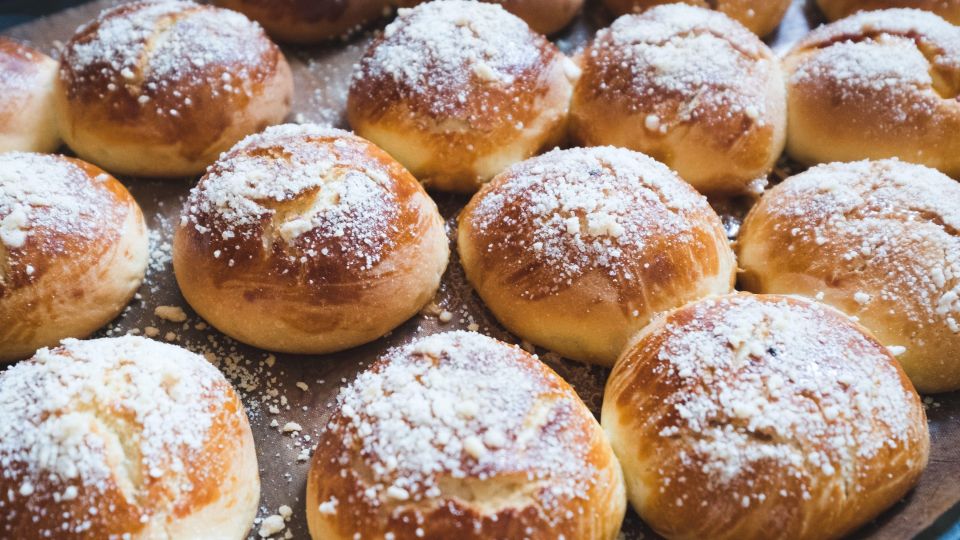 Нежнейшие булочки за полчаса: все продукты найдутся в холодильнике