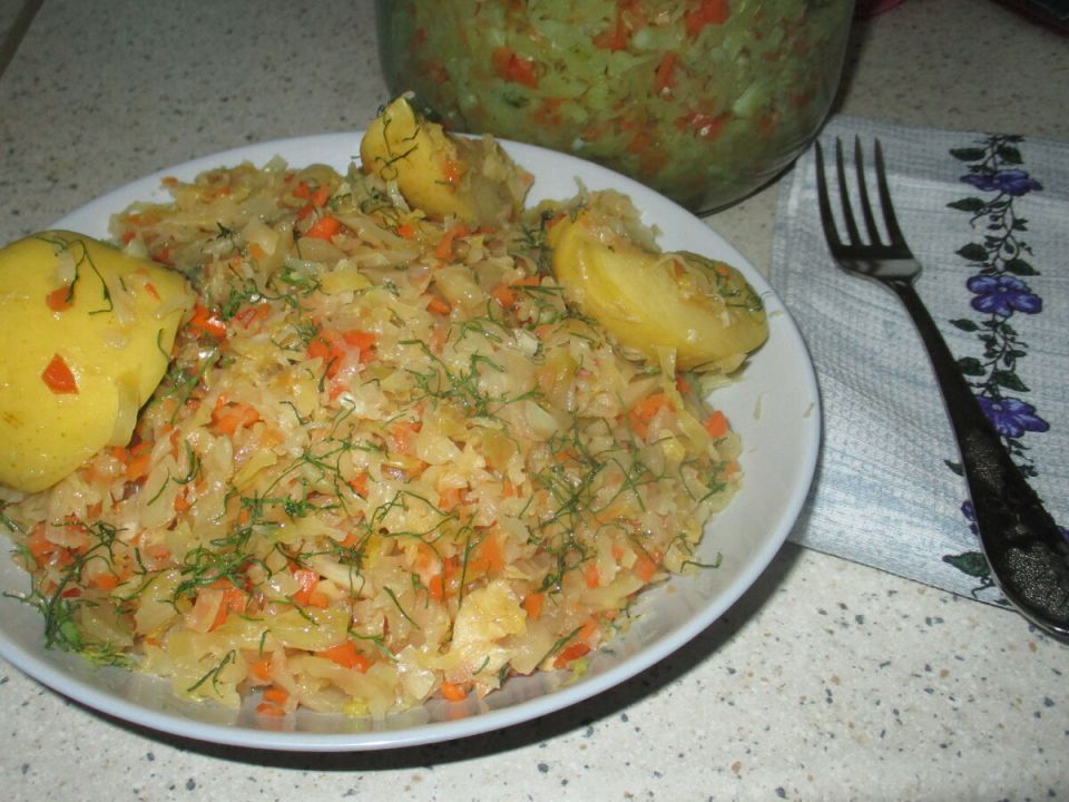Квашеная капуста с яблоками: вкус и польза в каждой порции