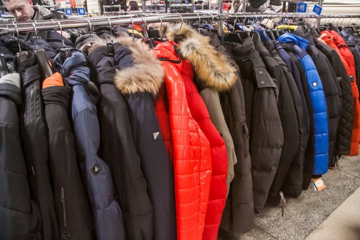 Будет как новый: простые способы взбить пух внутри пуховика после стирки — только работающие методы