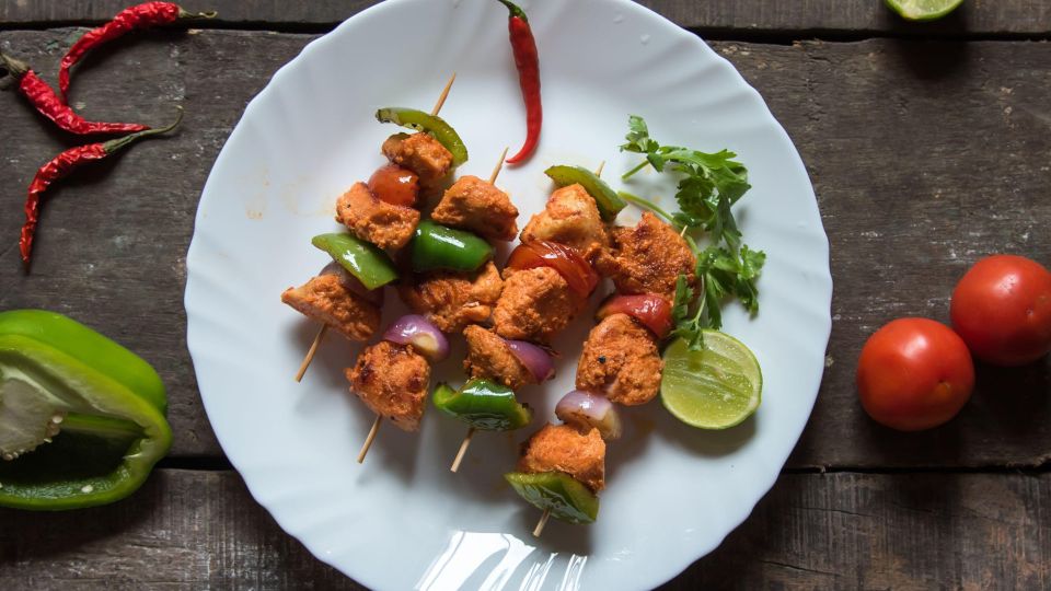 Вместо картошки с курицей: эти сочные шашлычки из индейки затмят любое горячее