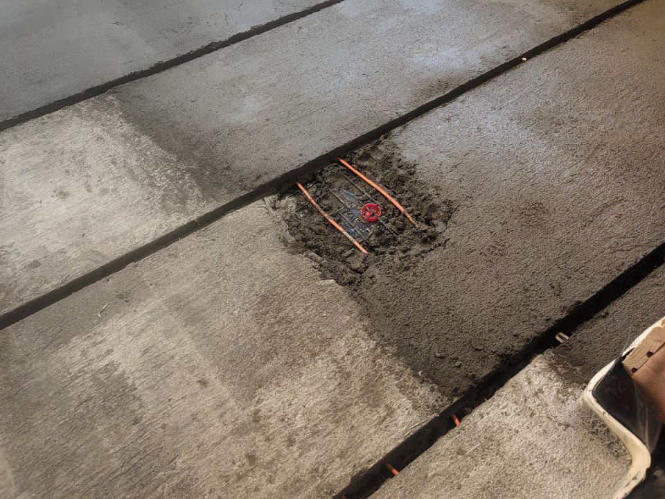 Как 70 крышек от кефира помогли завершить строительство тёплого пола