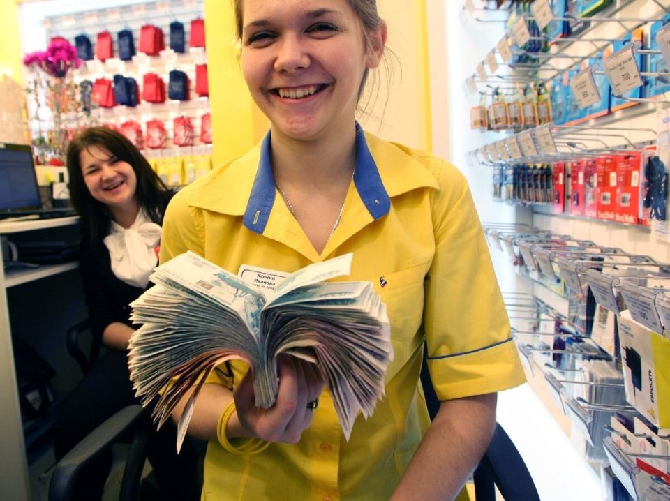 Работа за копейки: как бизнесмены игнорируют зарплаты сотрудников в условиях кризиса