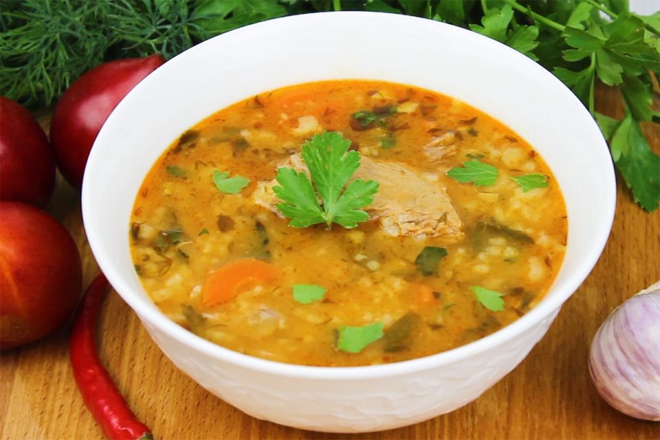 Ароматы Грузии: как приготовить классический суп харчо