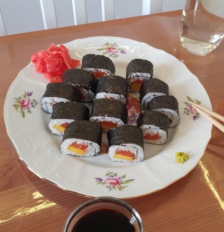 Роллы с сёмгой и манго: яркое кулинарное приключение